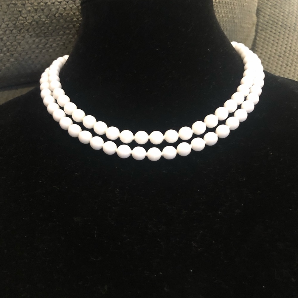 Rare Milk Glass Beads Classic Vintage jewellery knotted Necklace strand - Picture 4 of 14